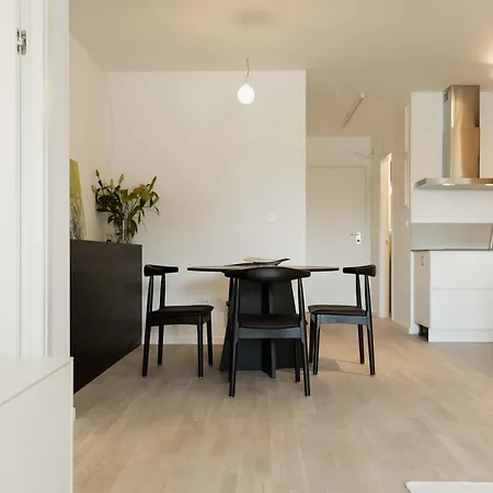 Appartamento Minimalist Haven With Balcony And Garage Parking Place *