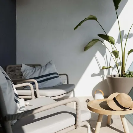 Appartement Minimalist Haven With Balcony And Garage Parking Place