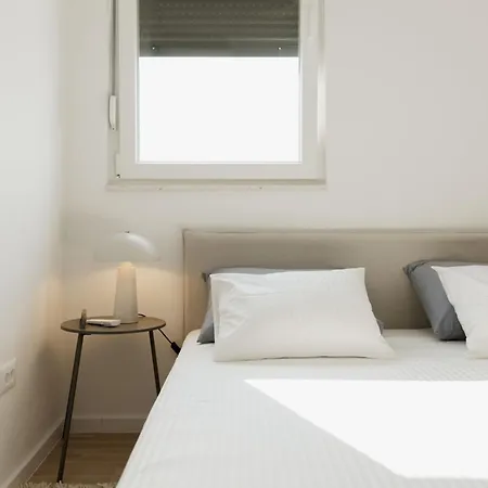 Minimalist Haven With Balcony And Garage Parking Place * Spalato