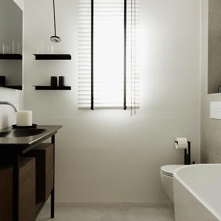 Minimalist Haven With Balcony And Garage Parking Place Appartamento Spalato