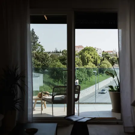 Minimalist Haven With Balcony And Garage Parking Place Appartamento *