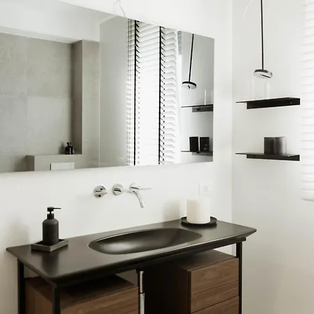 Appartamento Minimalist Haven With Balcony And Garage Parking Place Spalato