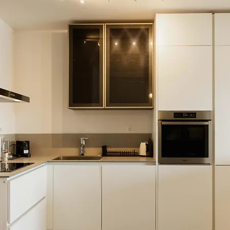 Appartamento Minimalist Haven With Balcony And Garage Parking Place *